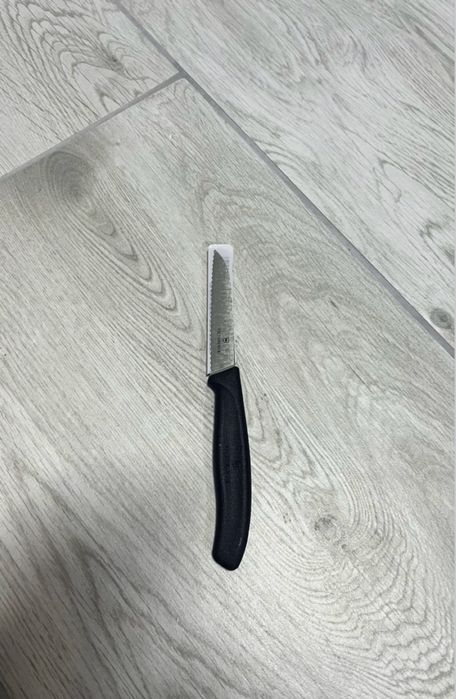 Noże victorinox 2 sztuki nowe nieużywane ostre z ząbkami