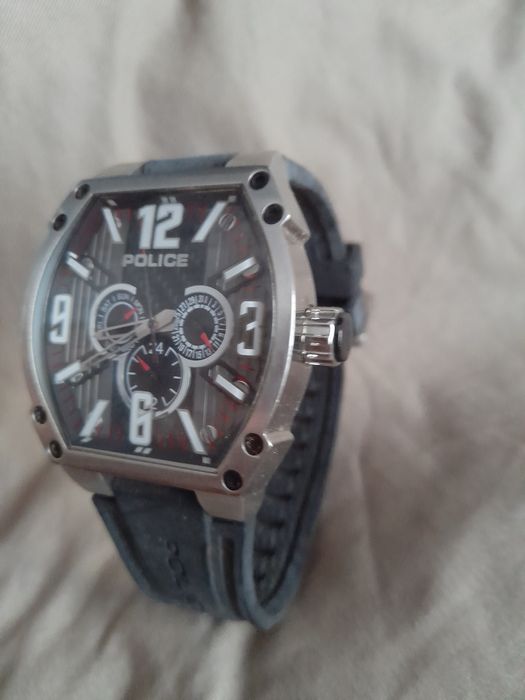 Relógio Police cobra