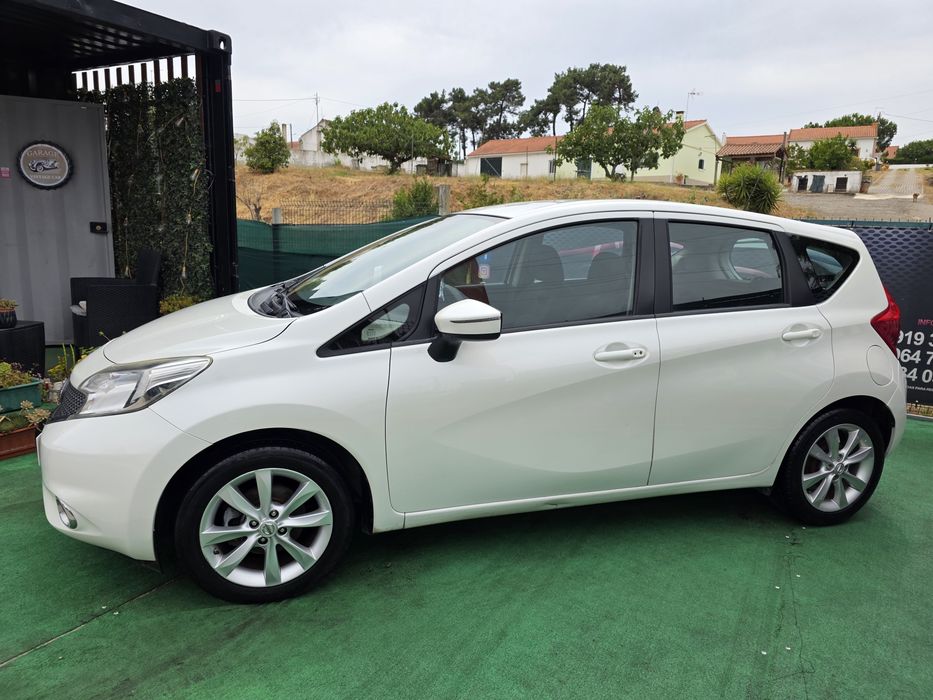 Nissan Note (branco pérola)