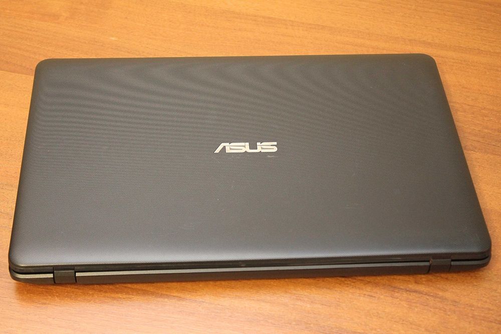 Ігровий ASUS X751M/17.3" LED/Intel®N3700/8GB ОЗУ/SSD120GB+HDD1TB/GeForce 920M