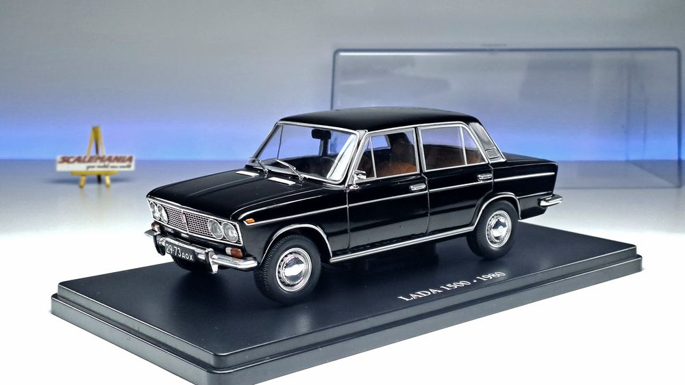 Модель автомобіля ВАЗ 2103 масштаб 1/24