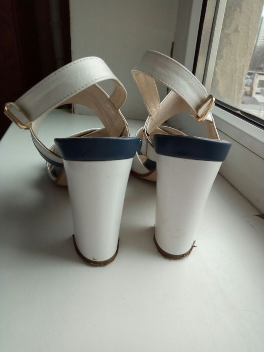 Босоножки кожаные