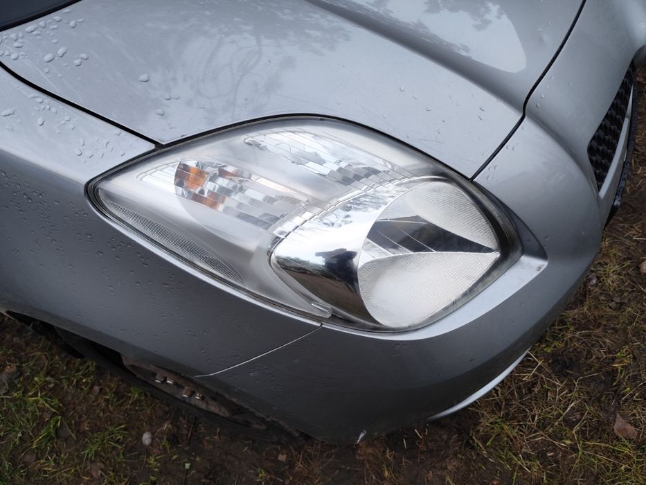 Toyota Yaris II lampa prawy lewy przód prawa lewa przednia