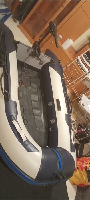 Barco com  motor elétrico