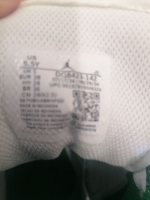 Ténis Air Jordan com a caixa