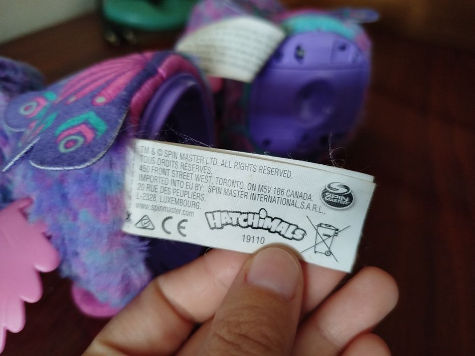 Dois bonecos Hatchimals