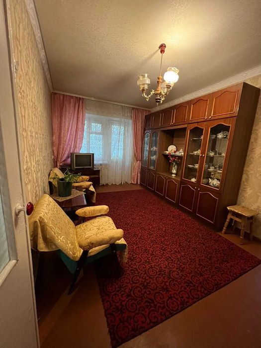 2-кімнатна квартира в районі Вокзалу. Цегла. Середній поверх!