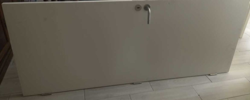 OPORTUNIDADE! Porta branca interior simples com puxador prateado Sem moldura