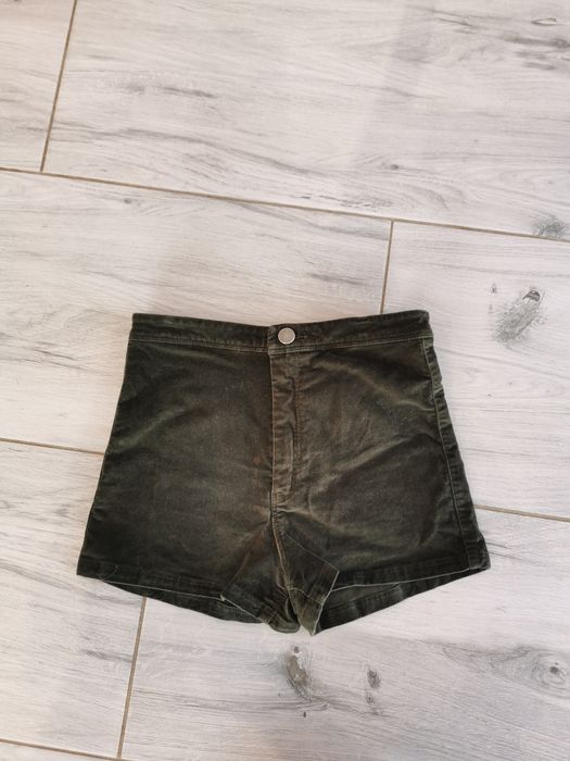 Zamszowe spodenki khaki