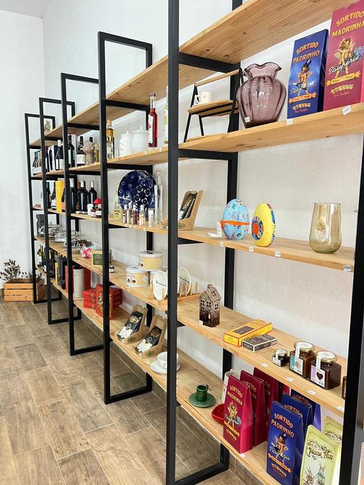 Venda de Negócio de produtos da terra no centro da cidade de Ovar