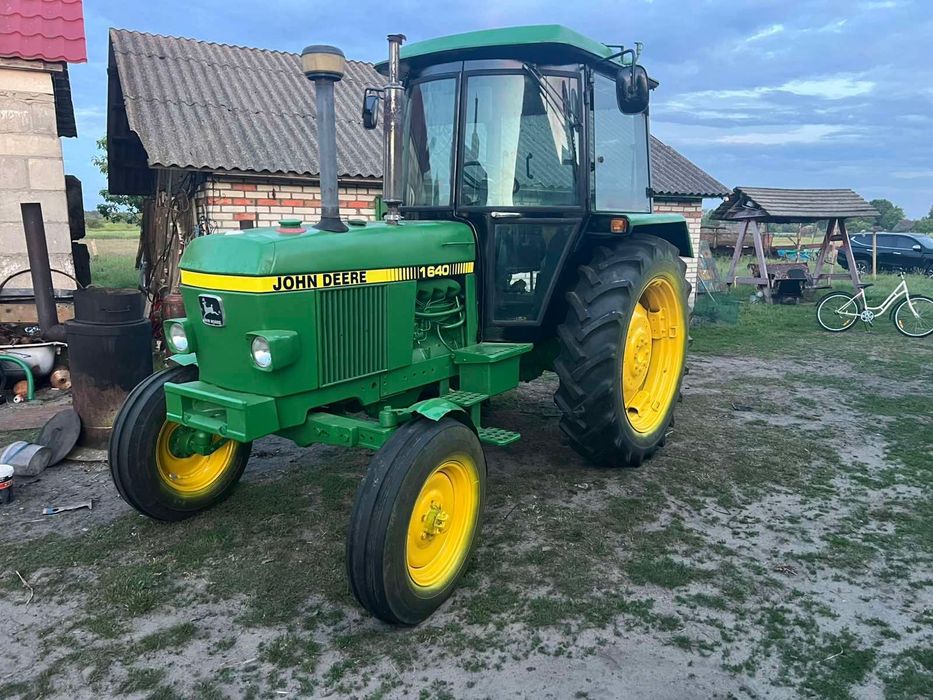 трактор John Deere 1640
