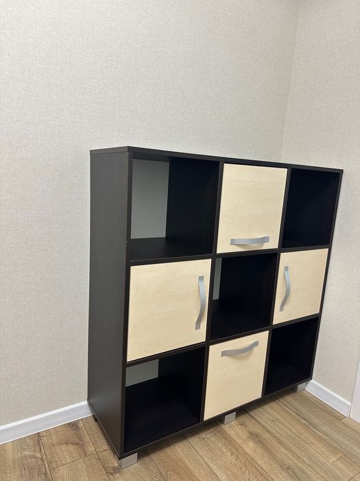 Комод-стелаж з 9 відділеннями та дверцятами. Для іграшок, книг, речей.