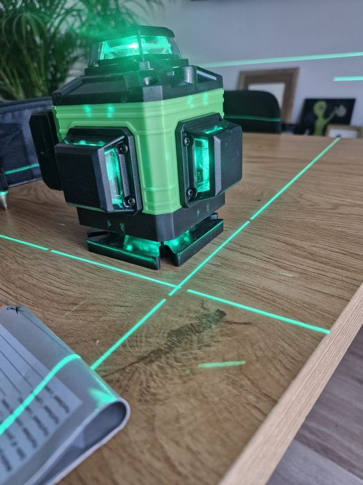 Nível laser autonivelante 16 linhas Novo com 2 baterias