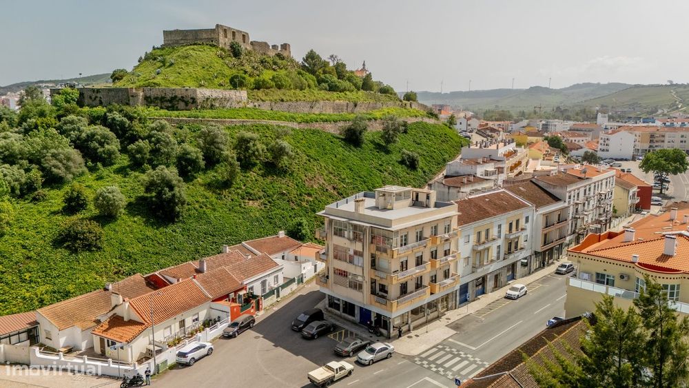 Apartamento T3 renovado no centro de Torres Vedras — Torres Vedras (São Pedro, Santiago, Santa Maria Do Castelo E São Miguel) E Matacães, Lisboa
