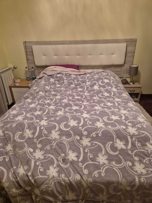 Cama casal com cabeceira e bau