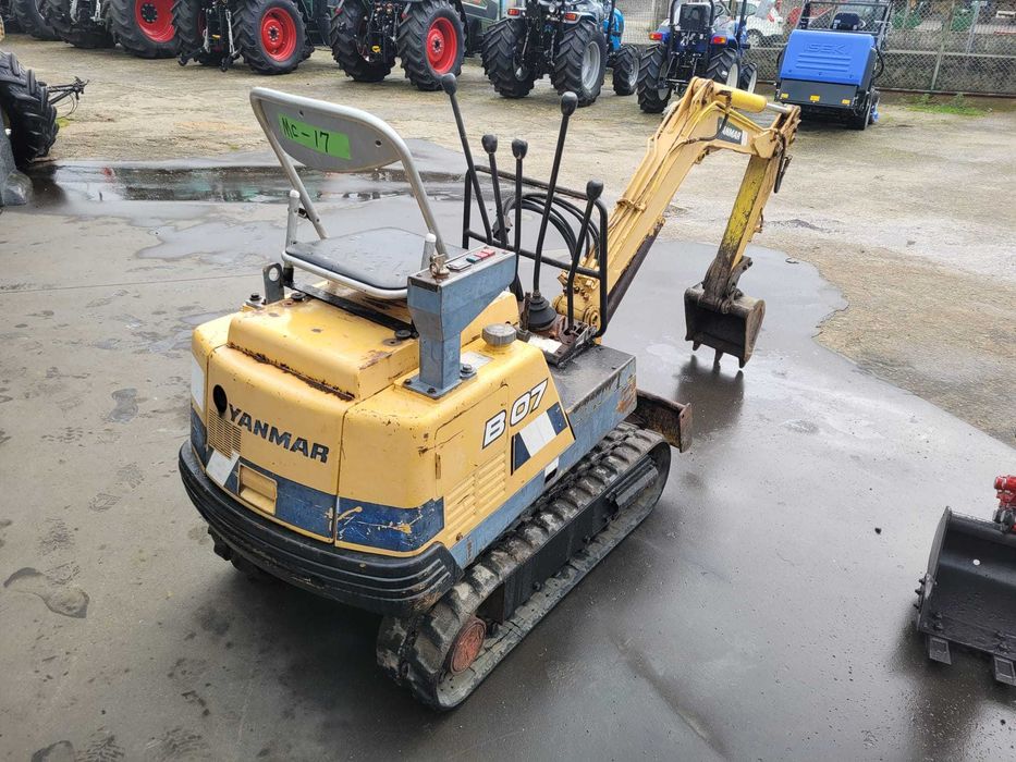 Mini Giratória Yanmar B07