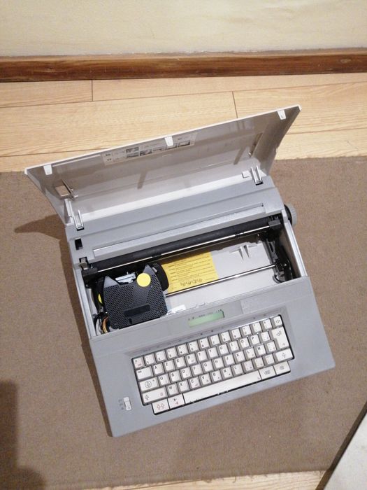 Máquina de escrever com memória Smith Corona XD4900