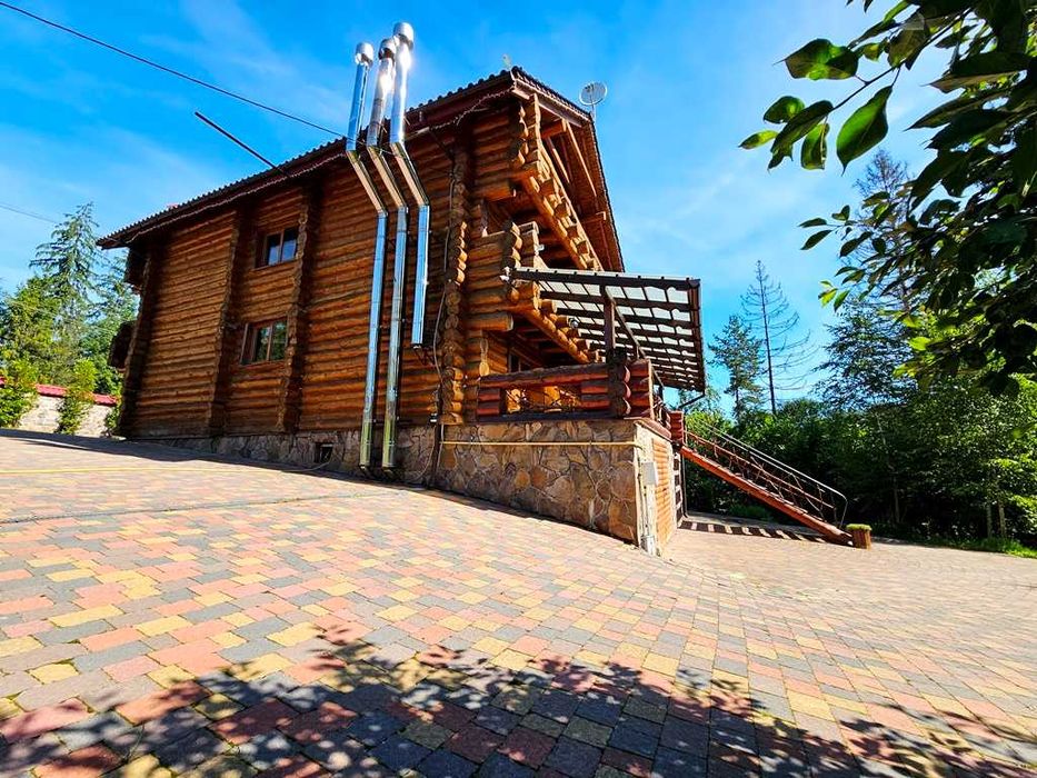 Продається діючий готель на березі річки Опір в курортному с. Славське