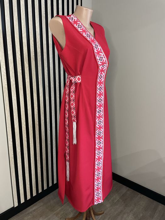 Сукня-вишиванка з орнаментом