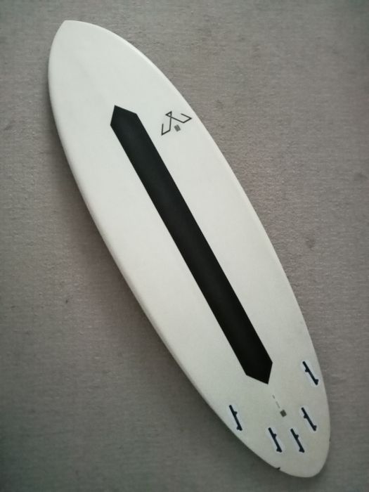 Prancha surf mid-length epoxy