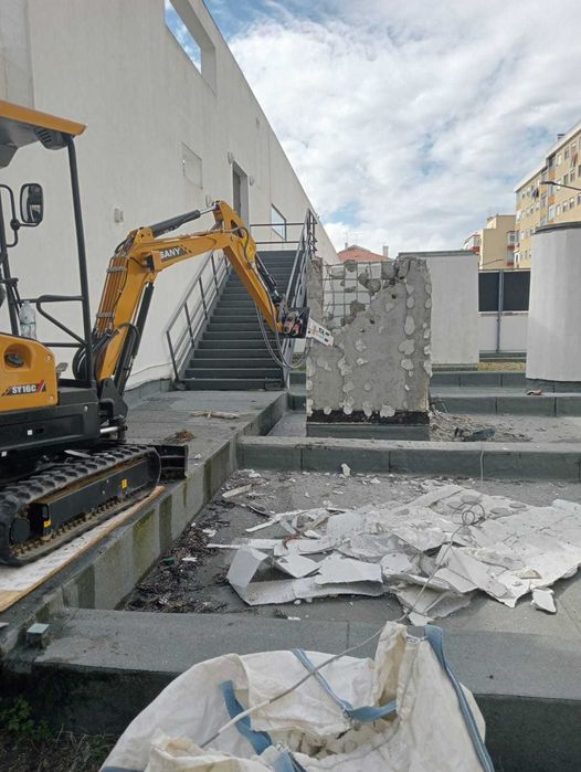 Aluguer Mini - Giratoria com Manobrador / Dmolições Terraplanagens