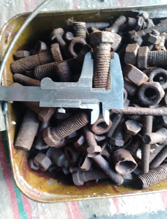 Продам гайки и болты