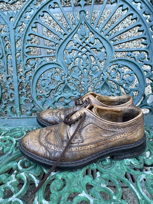 Sapatos clássicos em pele castanha estilo oxford