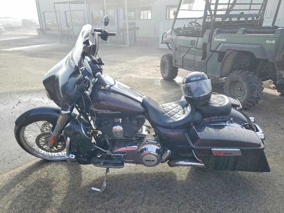 2011 Harley-Davidson FLHX