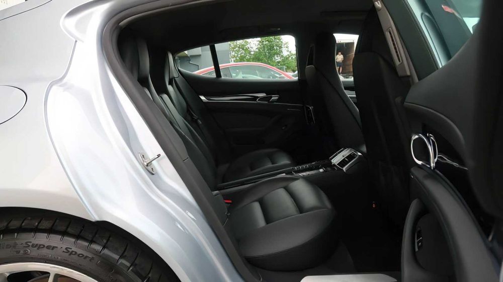 Porsche Panamera 4S      2015