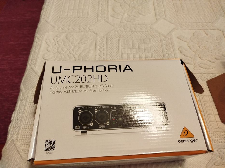 Piano digital, suporte, tripé e conjunto de som