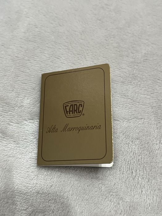 Porta-óculos / estojo para óculos em pele genuína, 100% novo, nunca usado.