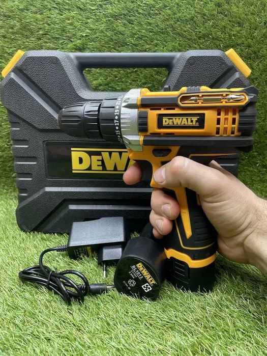 Шуруповёрт с набором DeWalt BL1013 12v 2.0Ah девольт Качественный