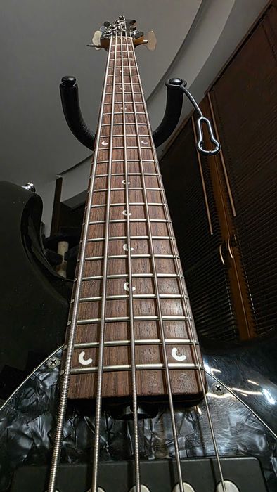 Gitara Basowa Musicman Bongo 5 HH Black