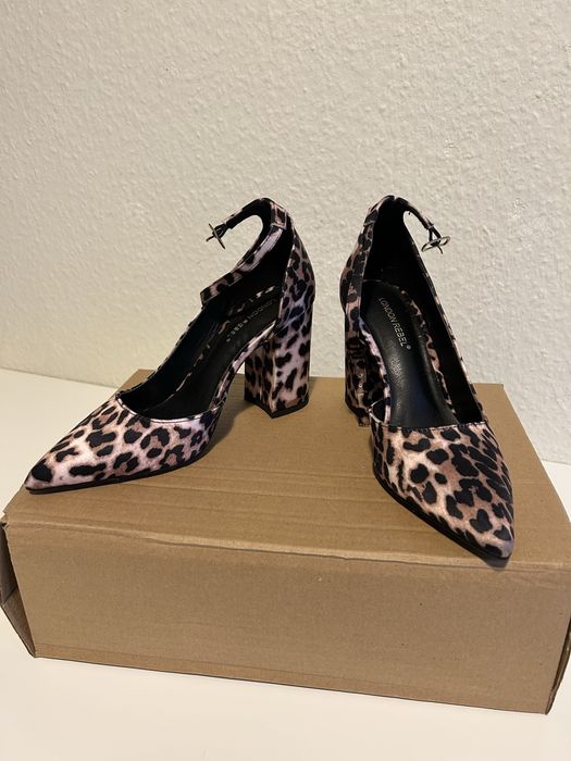 Нові туфлі London Rebel з леопардовим принтом