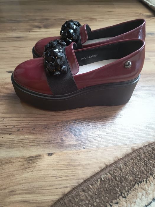 Buty na koturnie