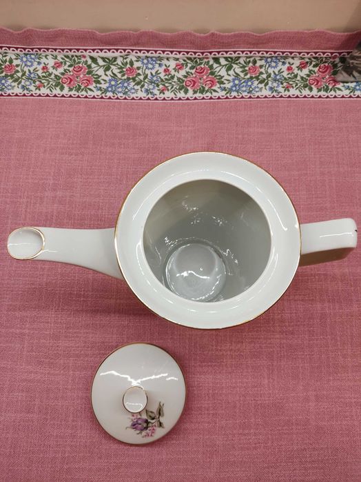 Dzbanek porcelanowy Chodzież z kwiatowym motywem