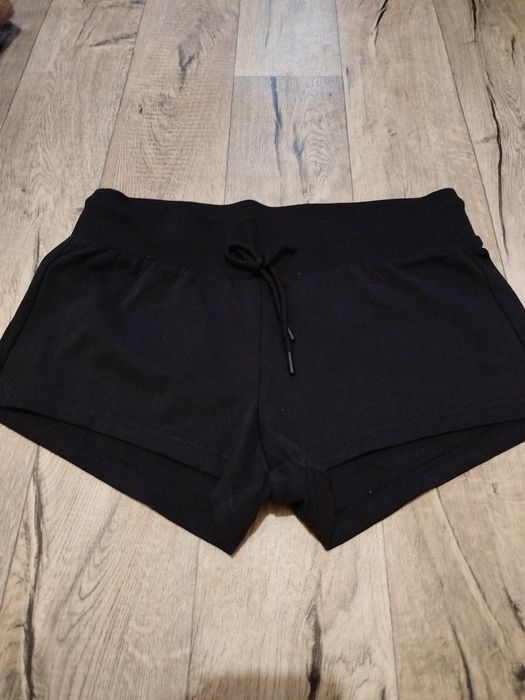 Жіночі спортивні шорти