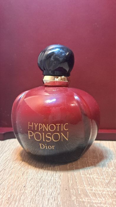 Czerwona buteleczka po perfumach szklana na perfumy do diy ozdobna