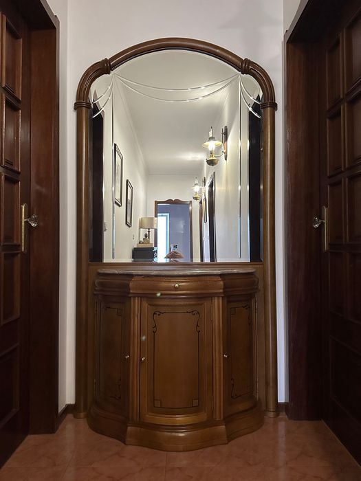 Móvel corredor com espelho