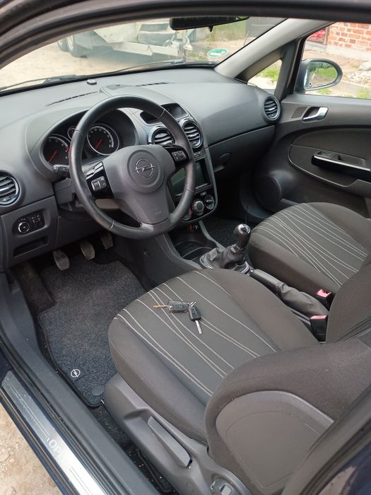Opel Corsa D 1.4 benzyna klima  bogata wersja 2011r.z Niemiec.