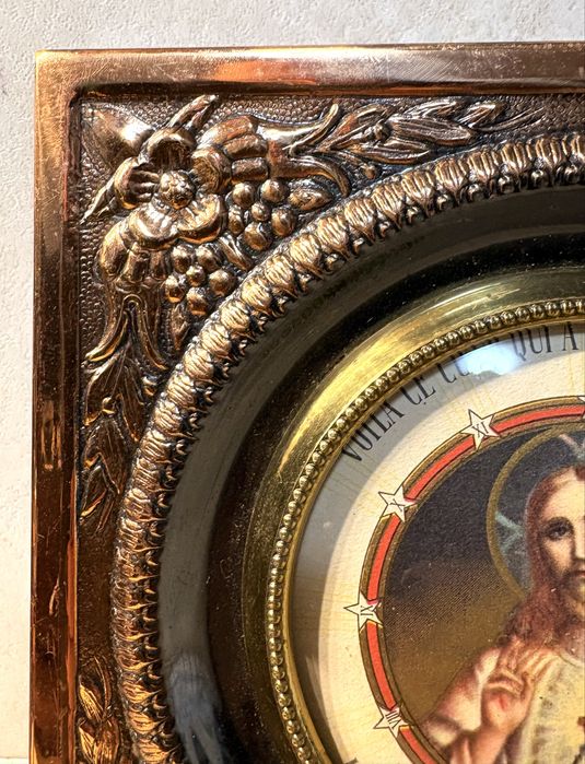 Magnífica antiga moldura em cobre com imagem do Sagrado Coração Jesus