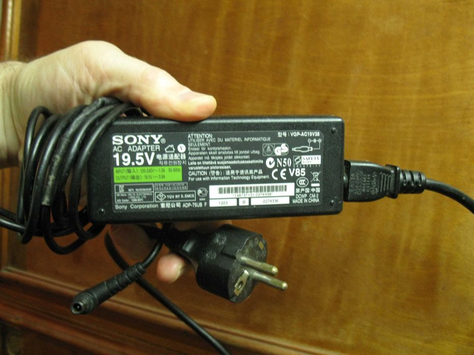 блок питания (зарядное устройство, зарядка) Sony VGP-AC19V38
