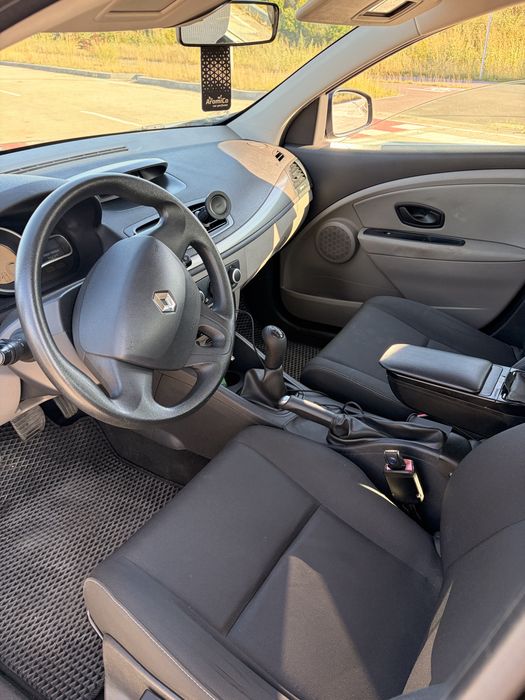 Renault Megane 3 2011 1.6 бензин