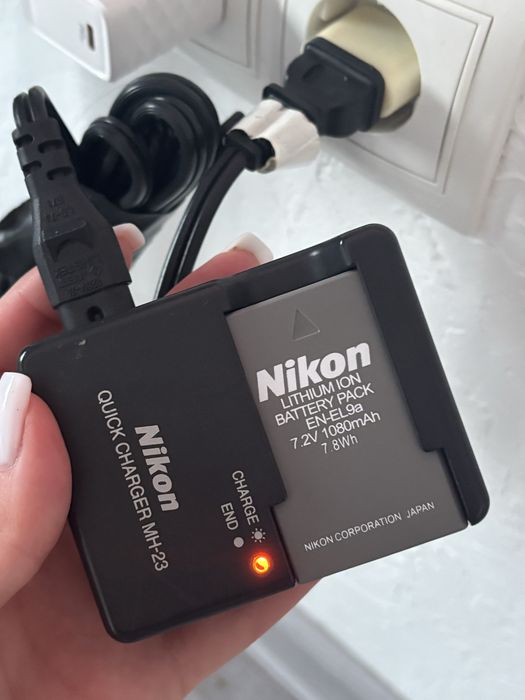 Зеркальный фотоаппарат Nikon D40 + объектив 18-55mm VR + сумка