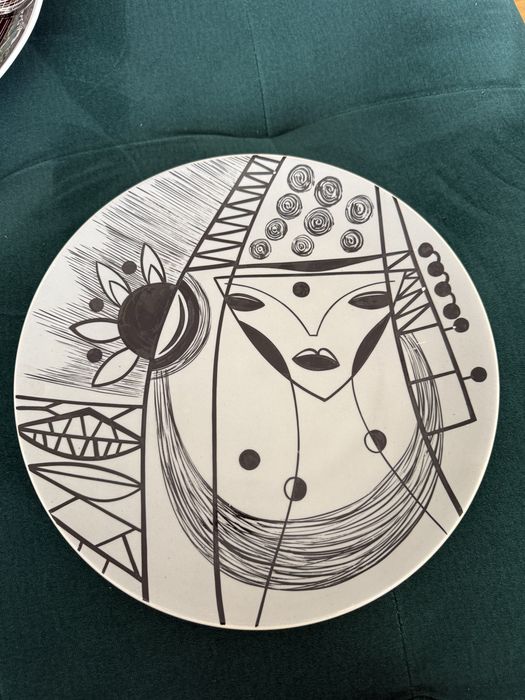 Talerz ozdobny chodzież