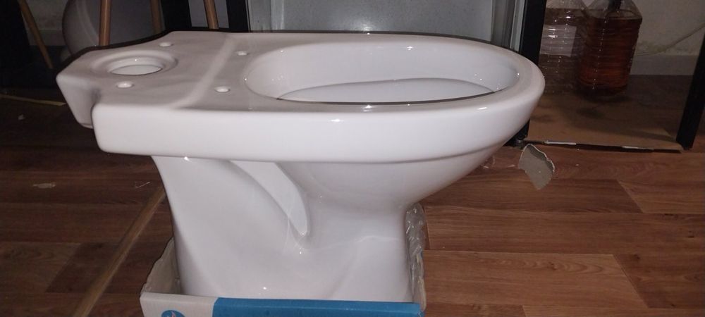 Продам унітаз з бачком