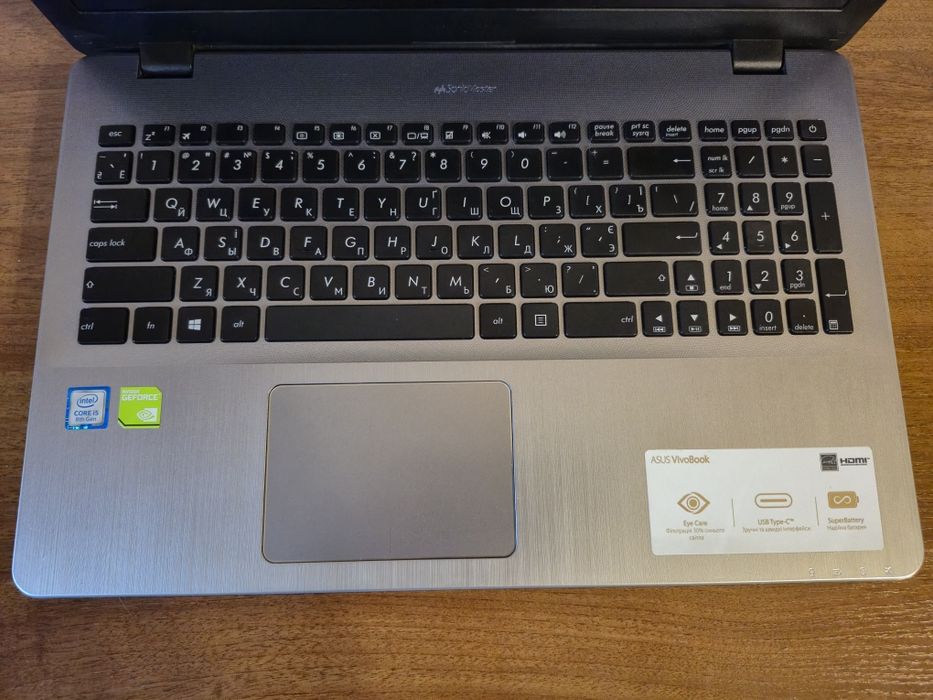 Ноутбук Asus x542UF додатково доставлена ОП 8 ГБ