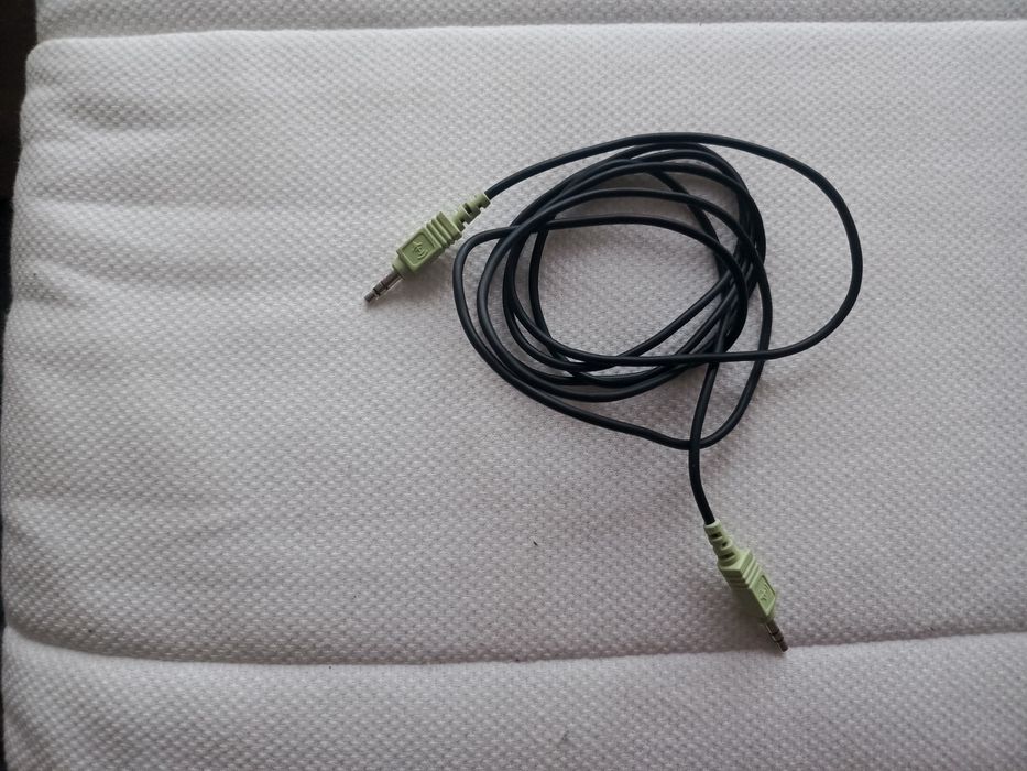 Długi kabel AUX ze złączem mini Jack po obu stronach/wieża-komputer