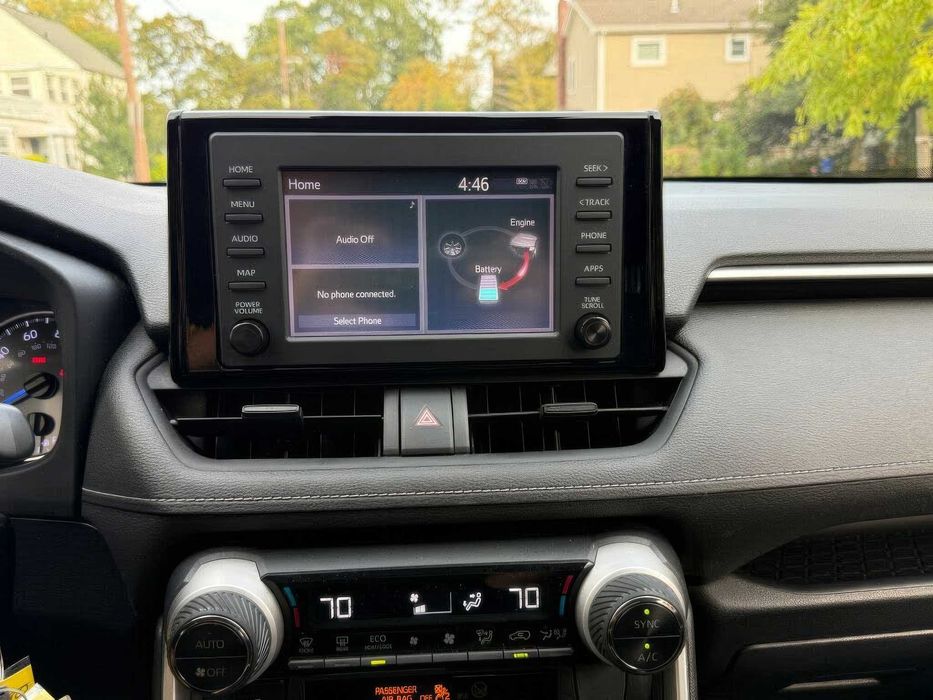 Toyota RAV4 Hybrid XLE Premium      2023