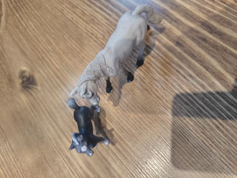 Sprzedam konie marki Schleich i CollectA